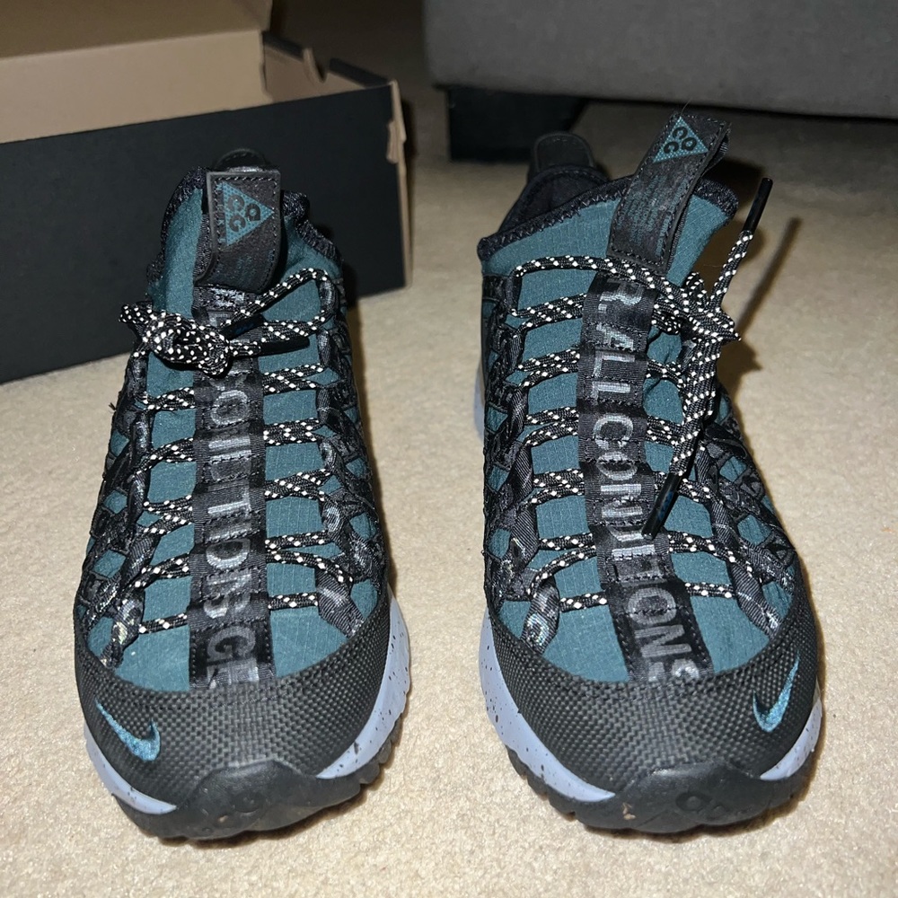 NEW Nike